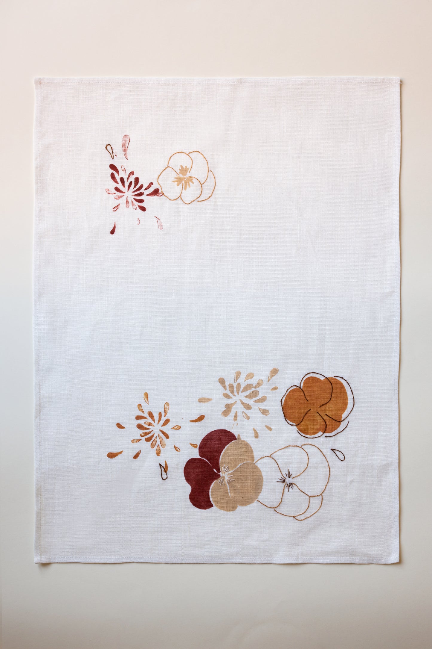 Linen Placemat with bordeaux flowers