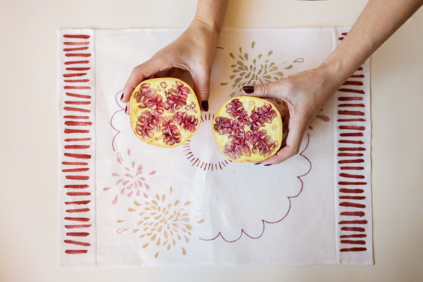 Linen Placemat with bordeaux frame